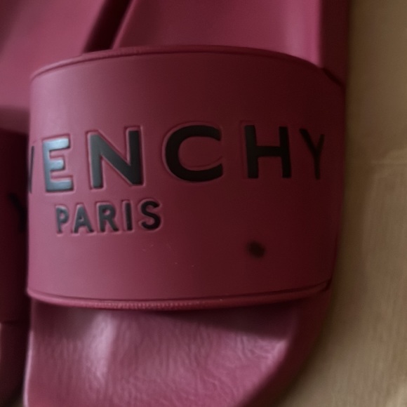 Givenchy slides preloved - Picture 3 of 10